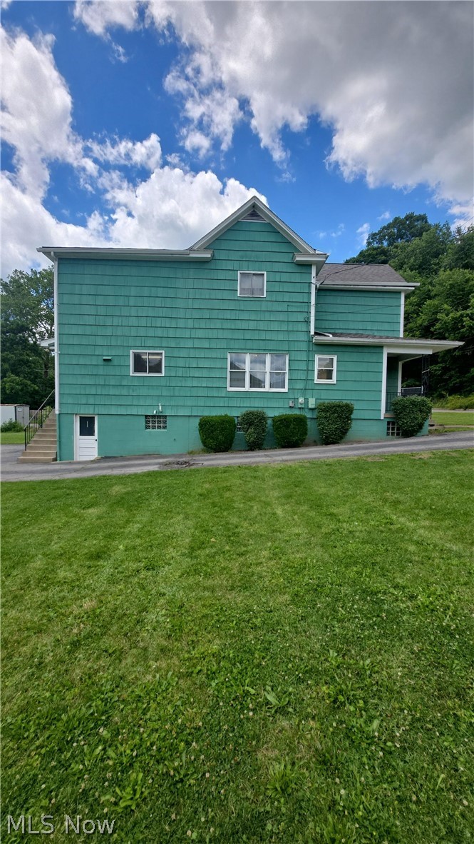 54878 National Road Bridgeport, OH 43912 - Photo 7 of 41