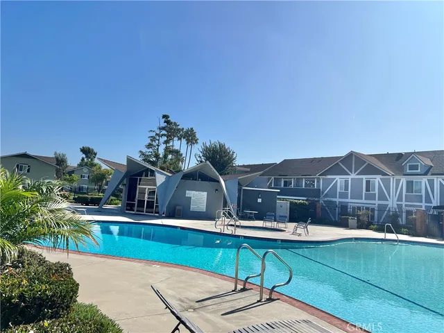 $3,950 | 3342 Bradbury Road, Unit 34, Rossmoor, CA 90720