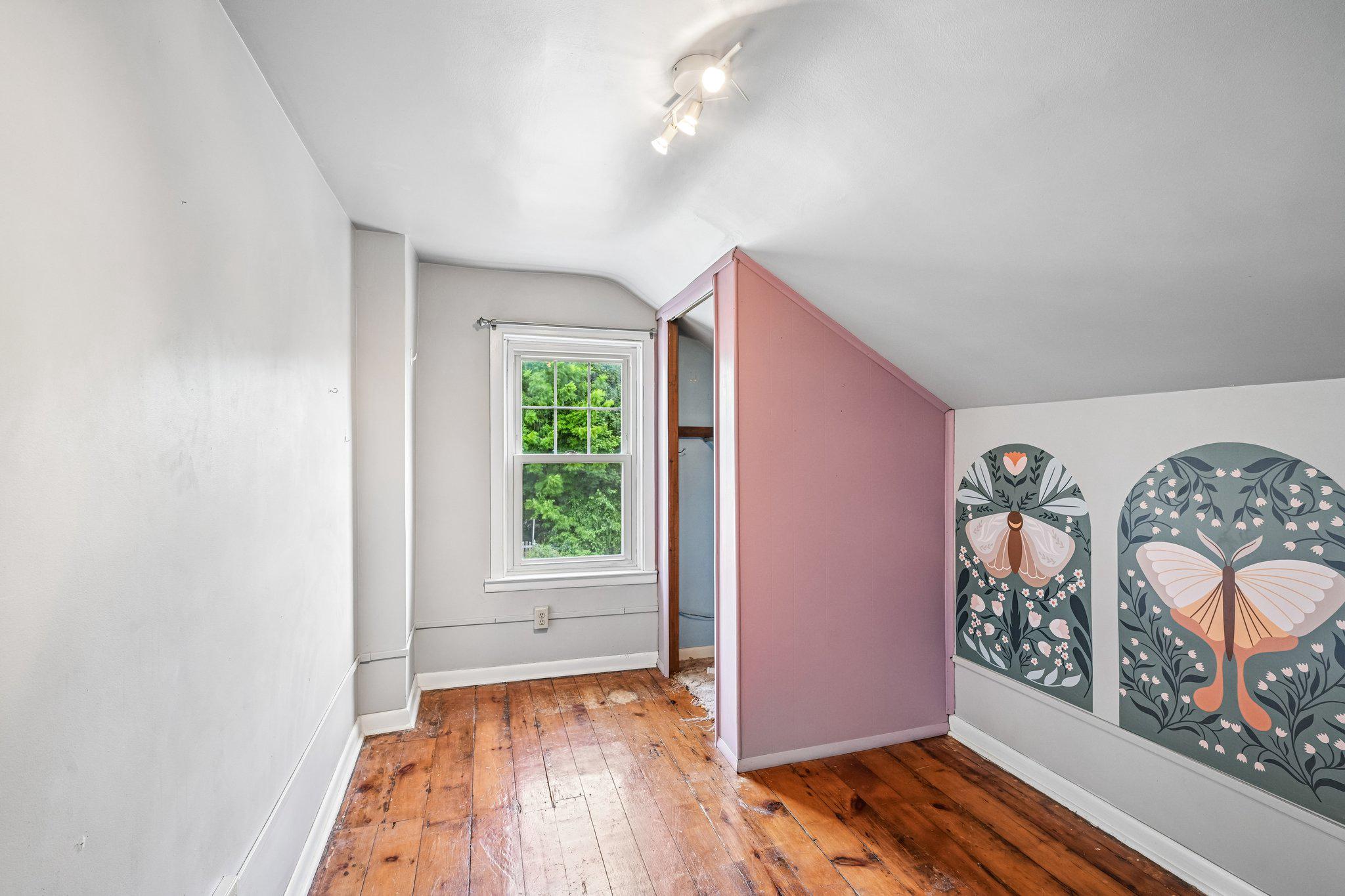 171 Chestnut Street Spring City, PA 19475 - Photo 21 of 51 Charming bedroom 3 with artistic flair.