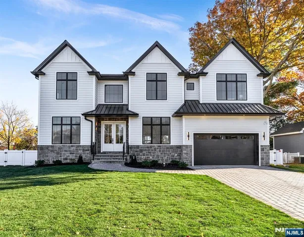 $2,295,000 | 11 Garvey Place, Glen Rock, NJ 07452