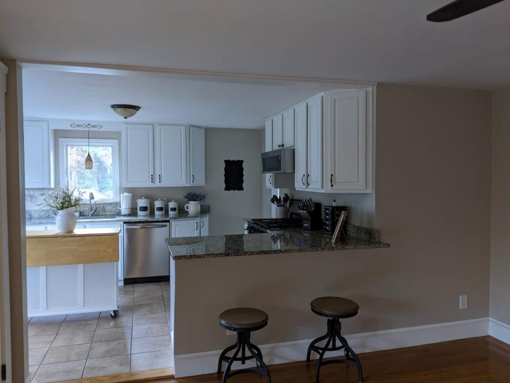 10 Orchard Valley Drive Cranston, RI 02921 - Photo 23 of 31 Kitchen with snack bar
