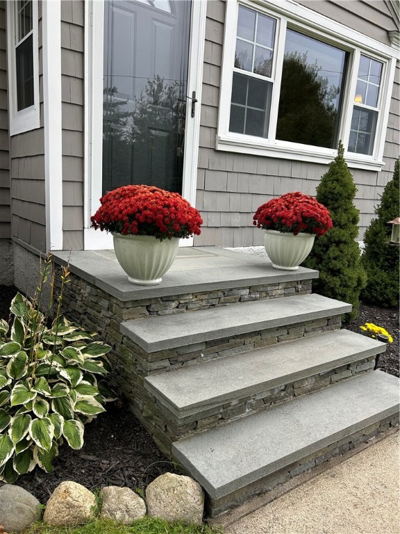 10 Orchard Valley Drive Cranston, RI 02921 - Photo 5 of 31 Stacked stone steps with bluestone