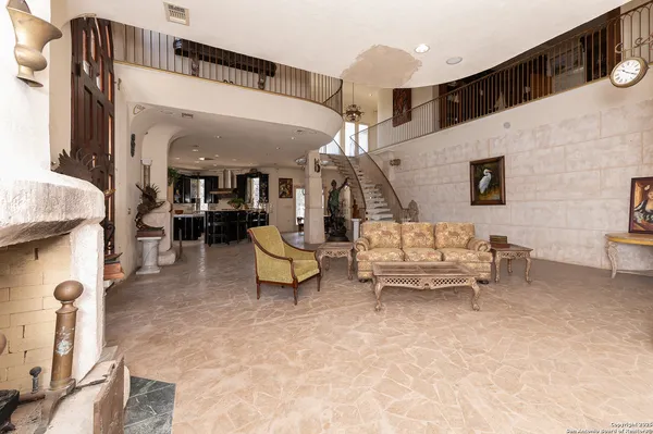 $7,500,000 | 350 Ridgeview Drive, Pleasanton, TX 78064