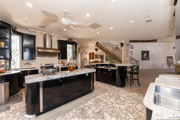 $7,500,000 | 350 Ridgeview Drive, Pleasanton, TX 78064