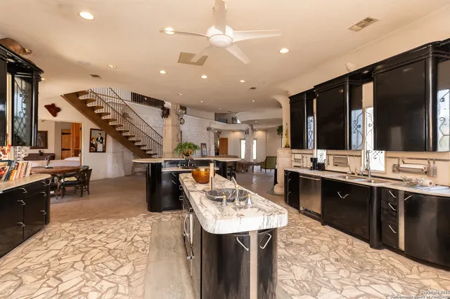 $7,500,000 | 350 Ridgeview Drive, Pleasanton, TX 78064