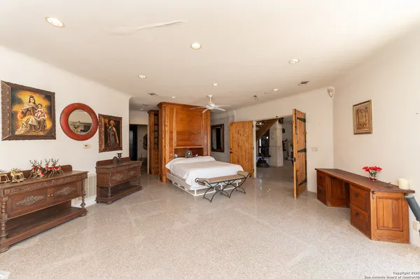 $7,500,000 | 350 Ridgeview Drive, Pleasanton, TX 78064