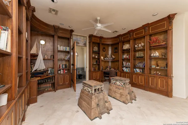 $7,500,000 | 350 Ridgeview Drive, Pleasanton, TX 78064