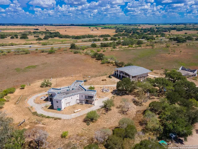 $7,500,000 | 350 Ridgeview Drive, Pleasanton, TX 78064