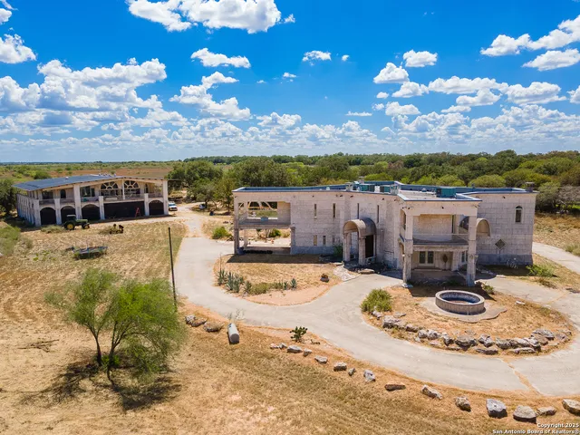 $7,500,000 | 350 Ridgeview Drive, Pleasanton, TX 78064