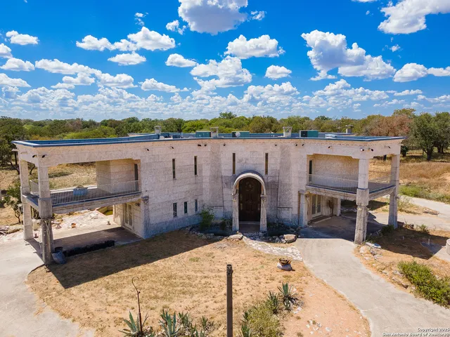 $7,500,000 | 350 Ridgeview Drive, Pleasanton, TX 78064