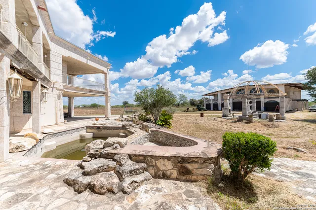 $7,500,000 | 350 Ridgeview Drive, Pleasanton, TX 78064