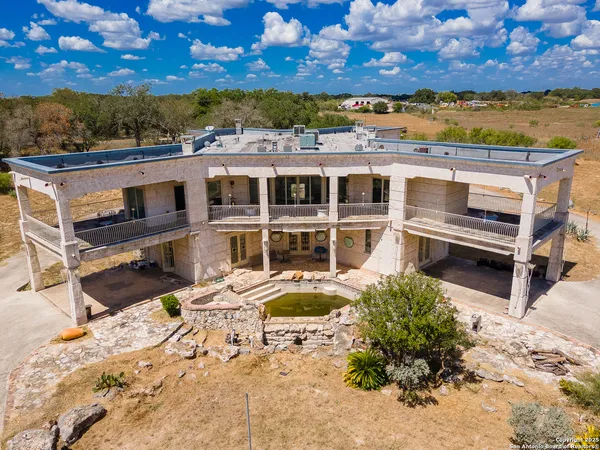 $7,500,000 | 350 Ridgeview Drive, Pleasanton, TX 78064