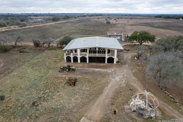 $7,500,000 | 350 Ridgeview Drive, Pleasanton, TX 78064