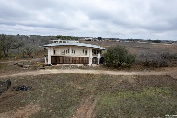 $7,500,000 | 350 Ridgeview Drive, Pleasanton, TX 78064