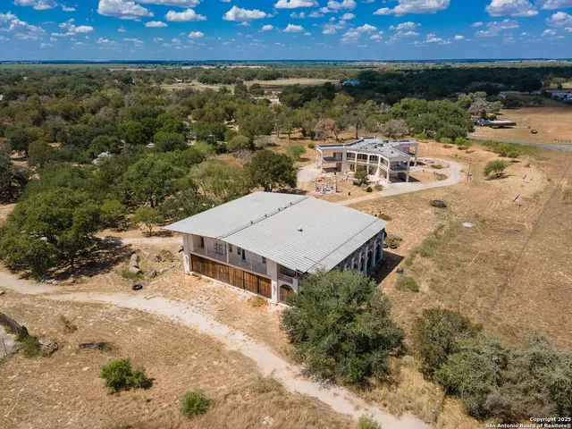 $7,500,000 | 350 Ridgeview Drive, Pleasanton, TX 78064