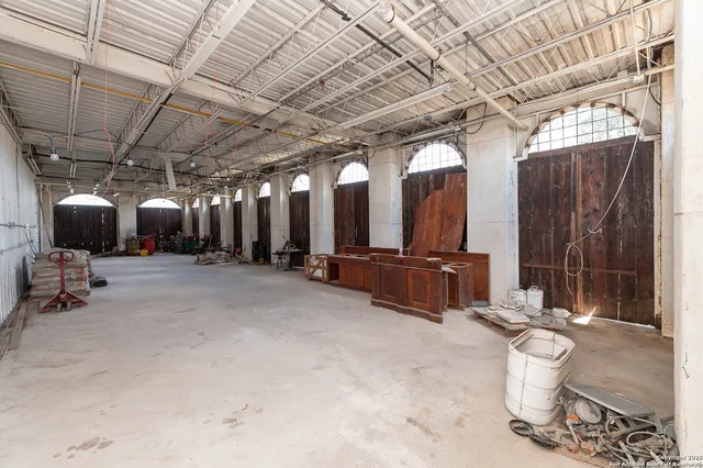 $7,500,000 | 350 Ridgeview Drive, Pleasanton, TX 78064