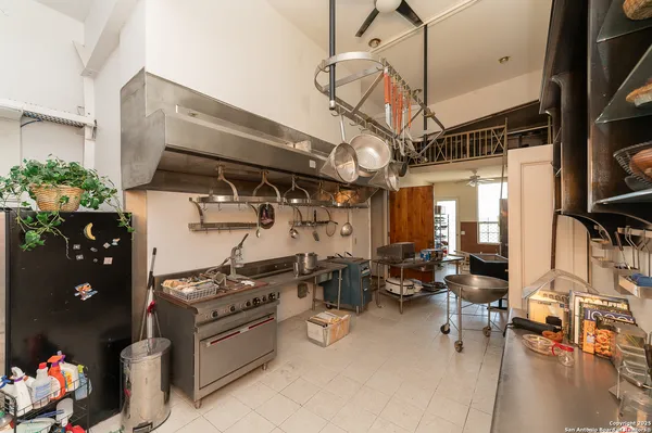 $7,500,000 | 350 Ridgeview Drive, Pleasanton, TX 78064