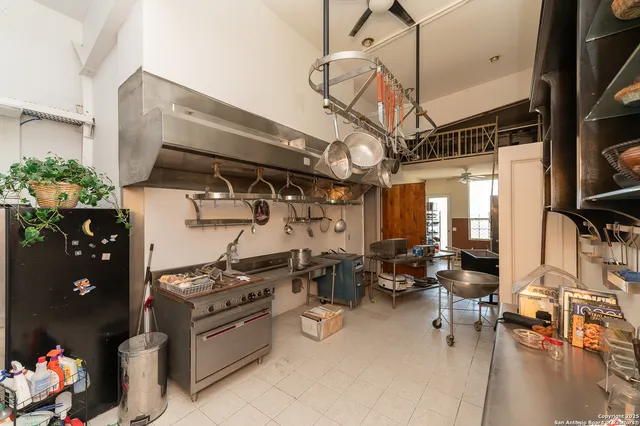 $7,500,000 | 350 Ridgeview Drive, Pleasanton, TX 78064