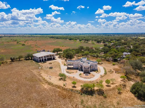 $7,500,000 | 350 Ridgeview Drive, Pleasanton, TX 78064