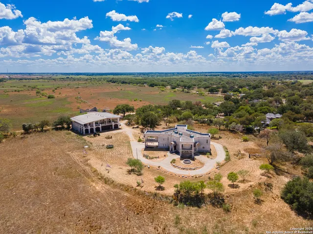 $7,500,000 | 350 Ridgeview Drive, Pleasanton, TX 78064