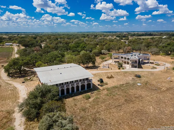 $7,500,000 | 350 Ridgeview Drive, Pleasanton, TX 78064