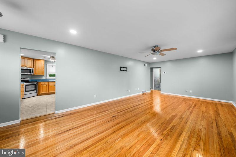 1817 Township Road Wilmington, DE 19804 - Photo 2 of 27 Beautiful Hardwood Floors