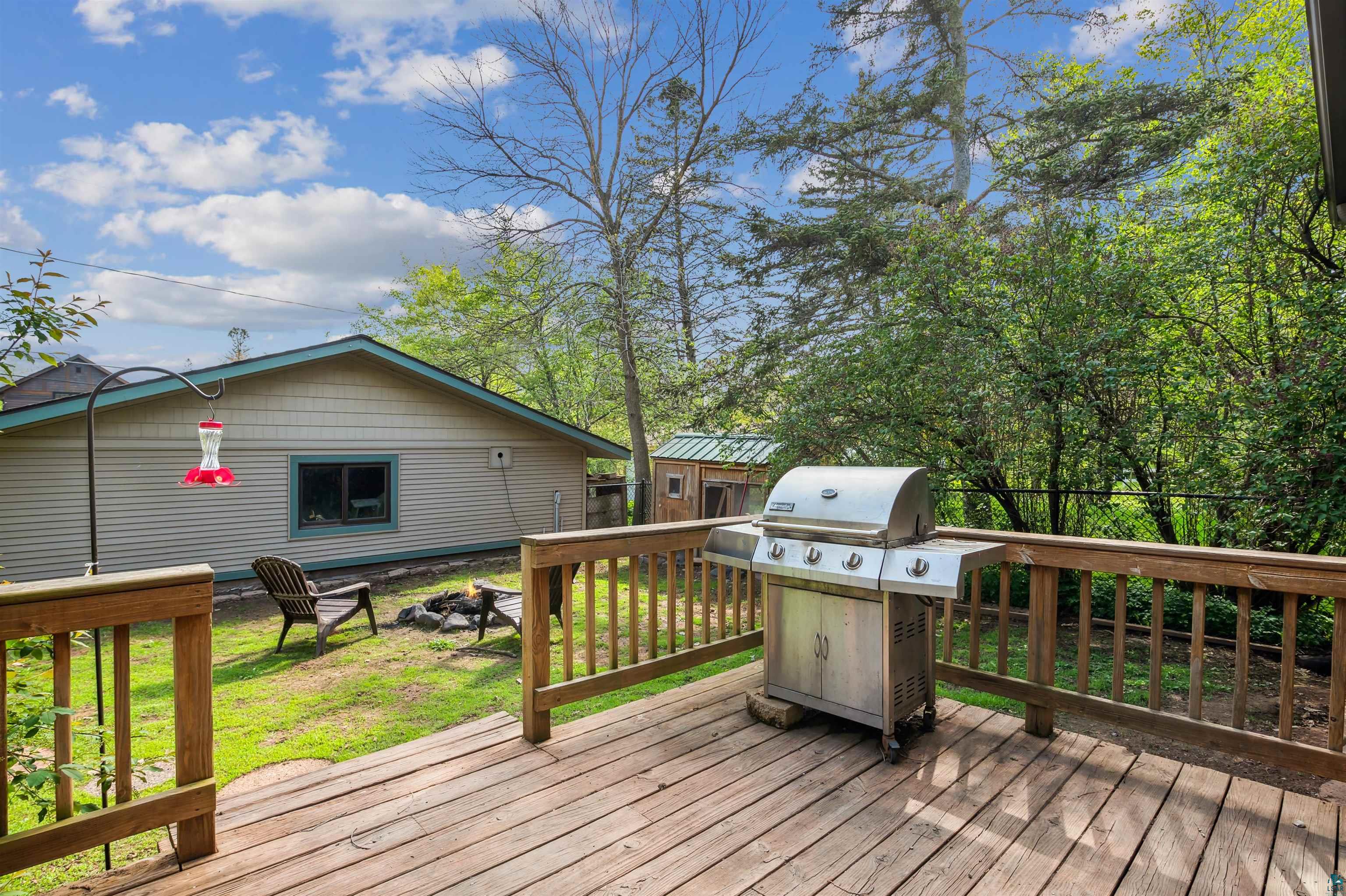4516 Gladstone Street Duluth, MN 55804 - Photo 17 of 20 Deck with area for grilling