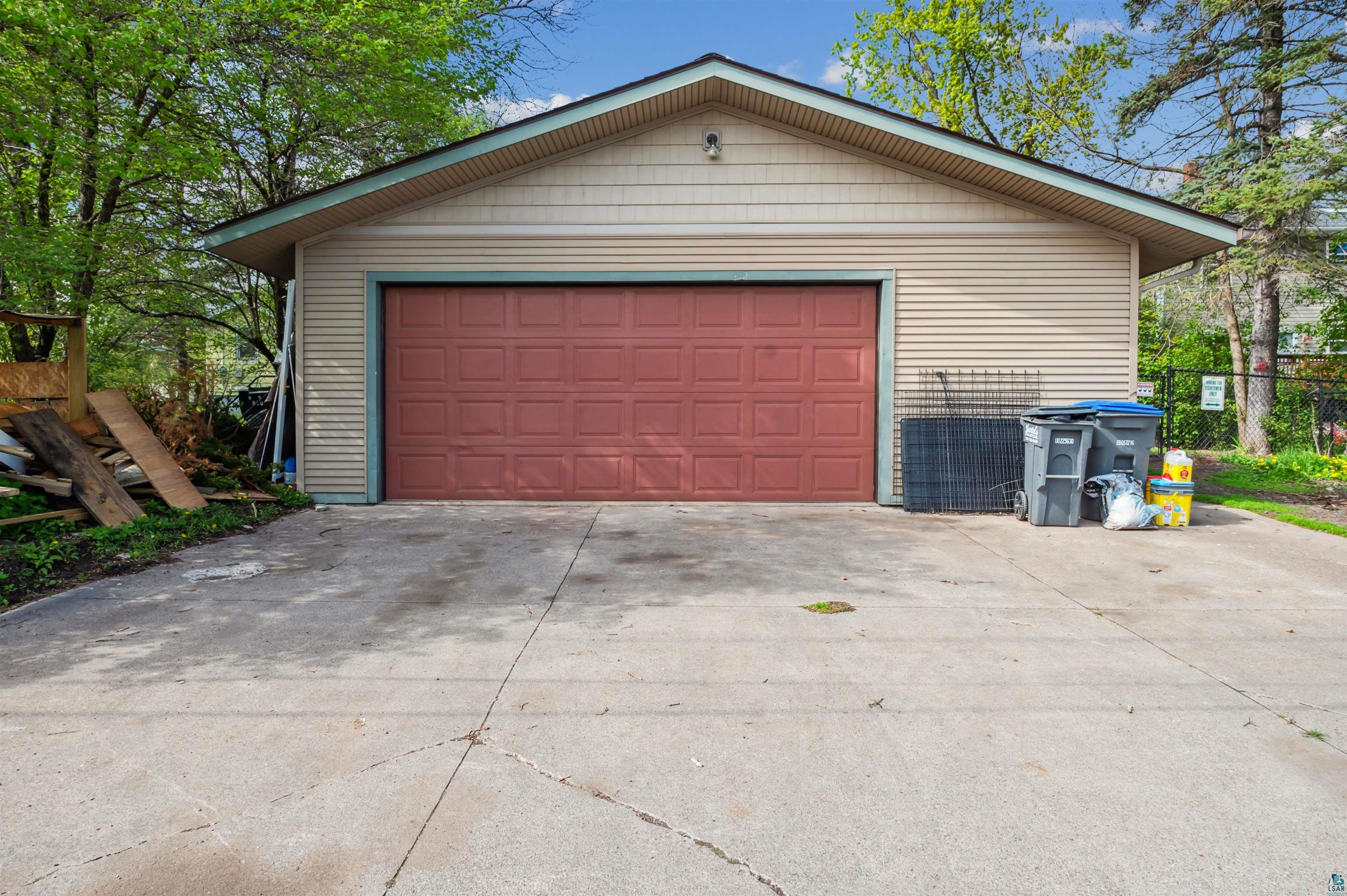 4516 Gladstone Street Duluth, MN 55804 - Photo 20 of 20 View of garage