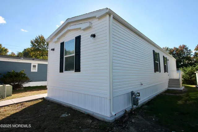 a view of house with backyard