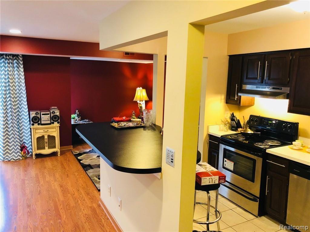 30445 West 14 Mile Road, Unit 68 Farmington Hills, MI 48334 - Photo 3 of 17