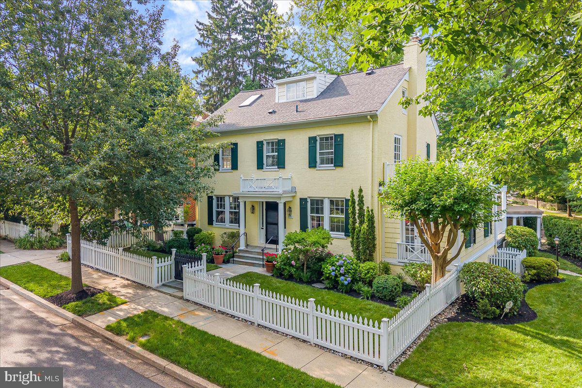 3001 McKinley Street Northwest Washington, DC 20015 - Photo 6 of 18 Love the white picket fence!