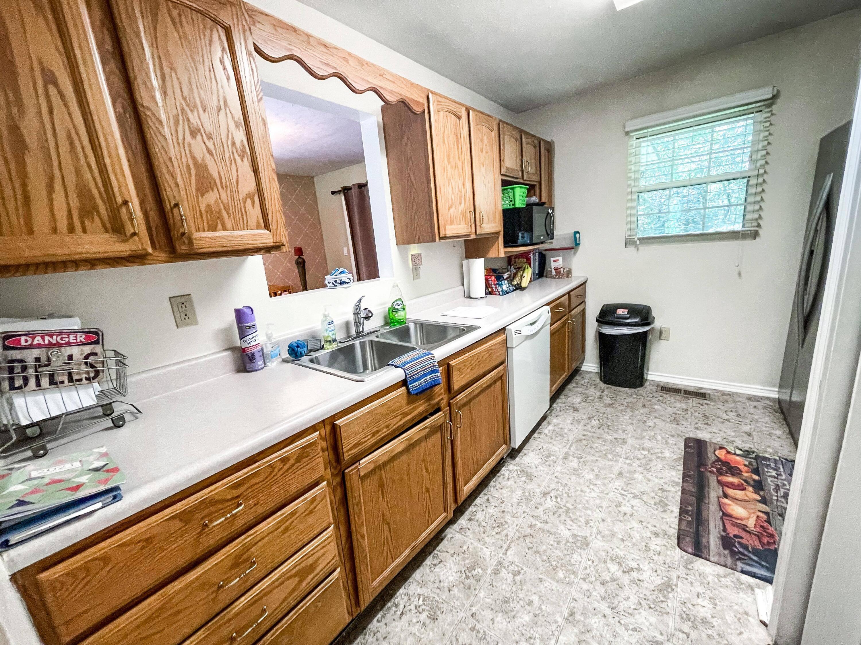 1525 Spring Hill Road Knoxville, TN 37914 - Photo 10 of 27 241128238_279482386960372_90164600224687