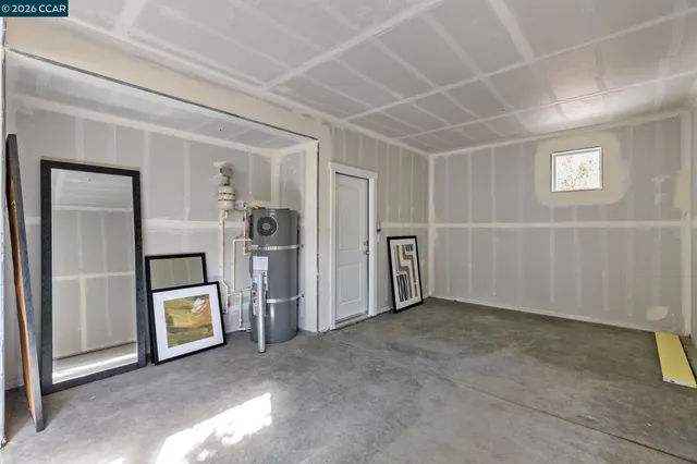 a view of a livingroom with an empty space