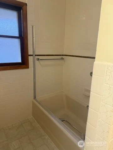 a bathroom with a bath tub