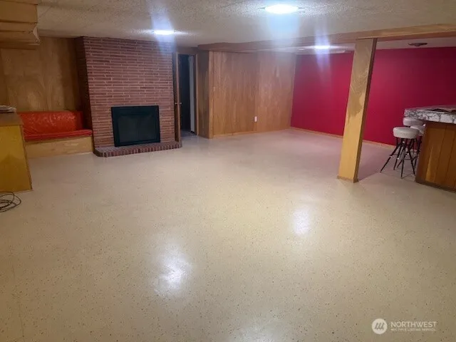 a view of a livingroom with furniture