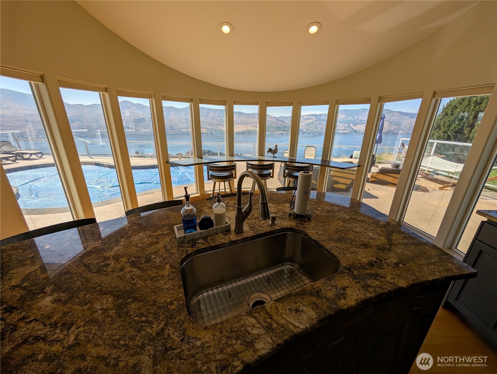 335 Henderson Road Chelan, WA 98816 - Photo 14 of 40