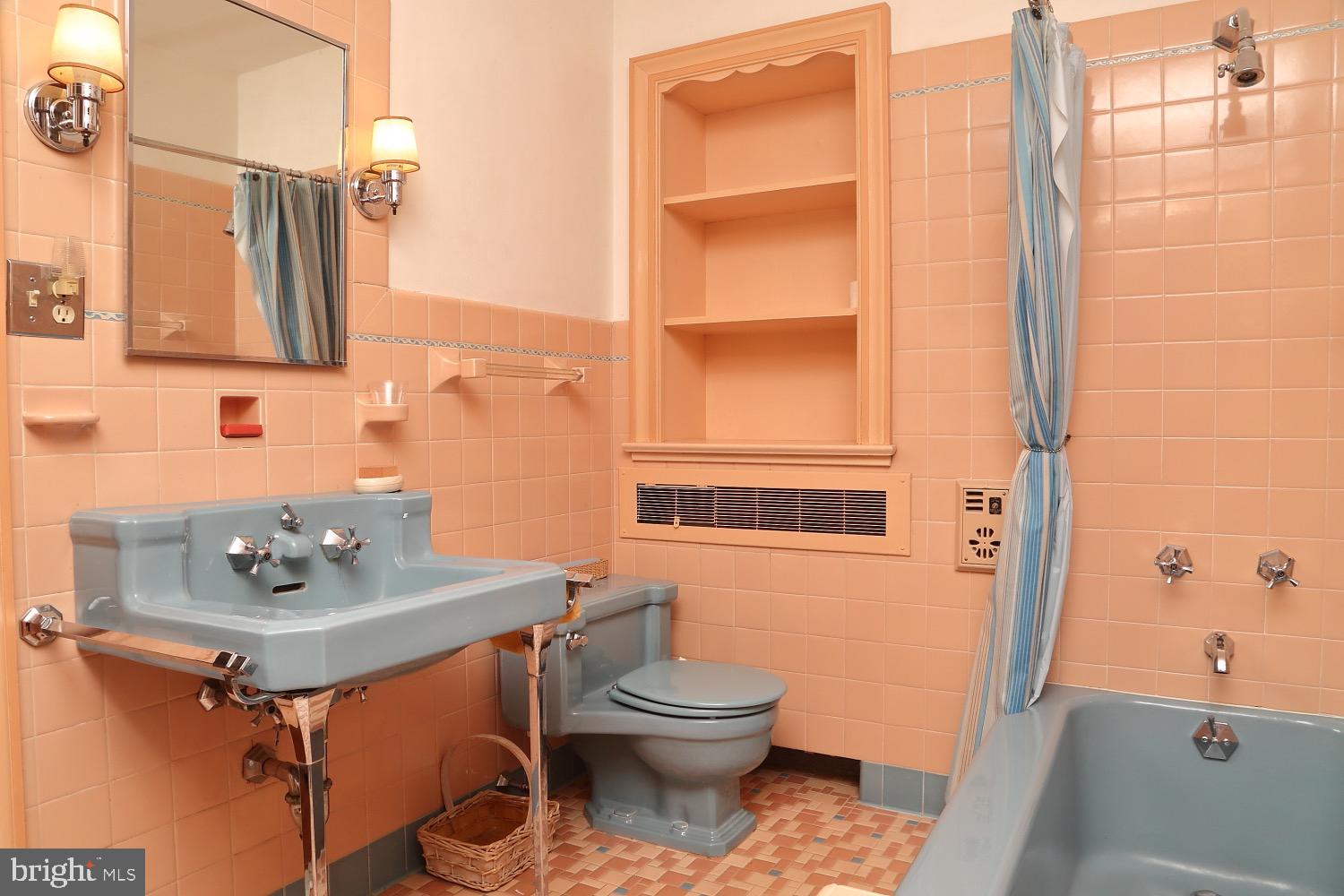 1105 Windsor Road Red Lion, PA 17356 - Photo 43 of 70 Jack and Jill bath