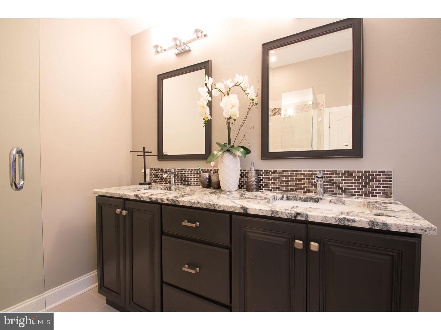 932 East Cathedral Road Philadelphia, PA 19128 - Photo 17 of 25 Master Bathroom