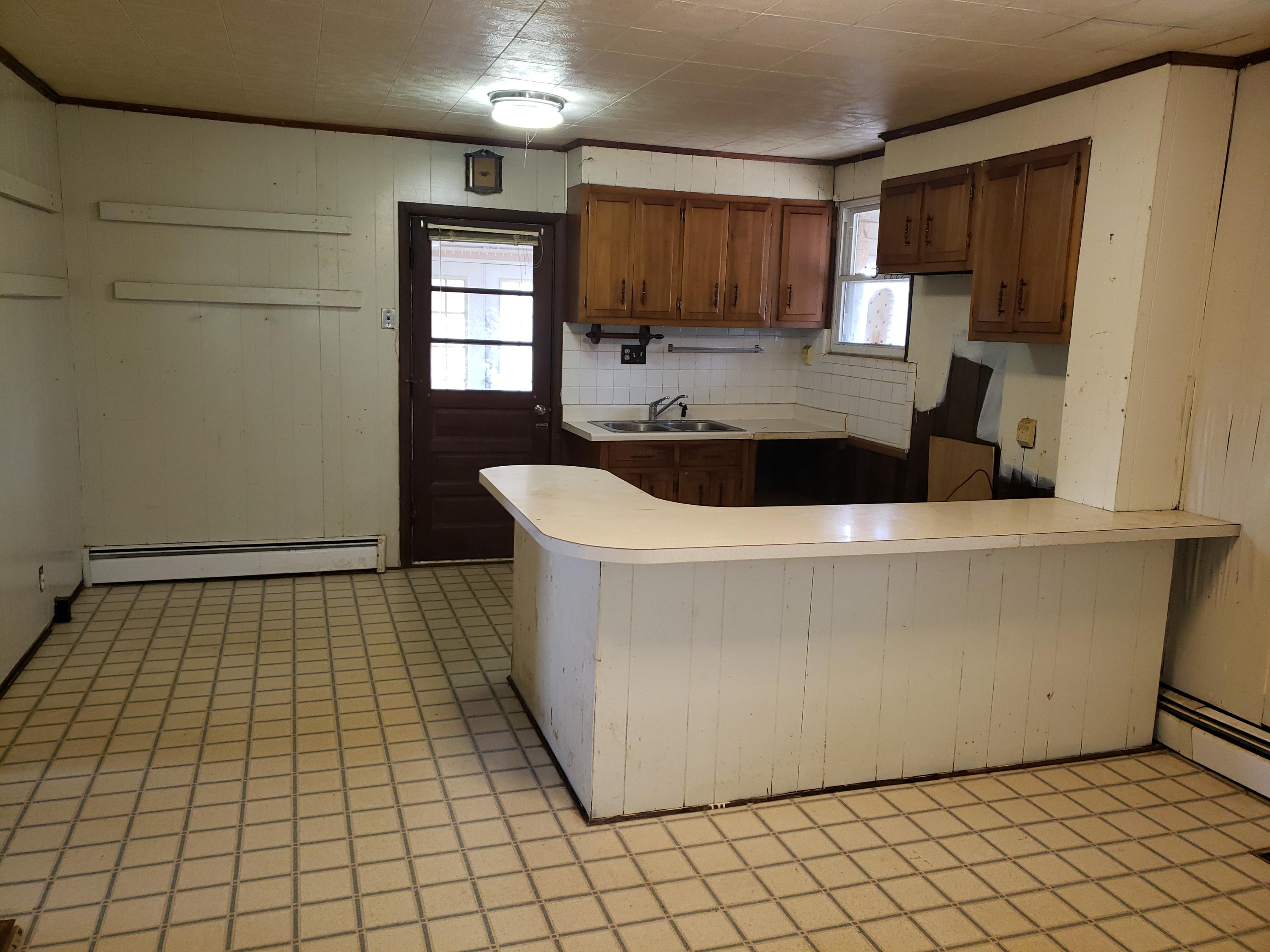 3400 Jae Valley Road Roanoke, VA 24014 - Photo 5 of 15 a view of a living room with a sink