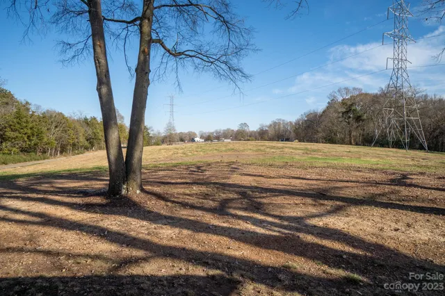 a view of a backyard of the house