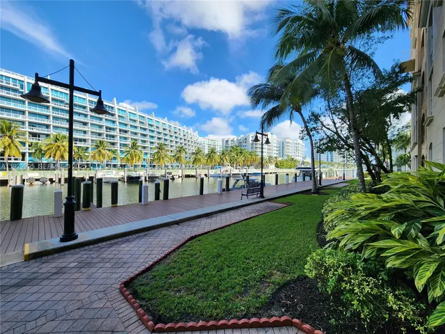 $2,200 | 3001 Northeast 185th Street, Unit 118, Aventura, FL 33180