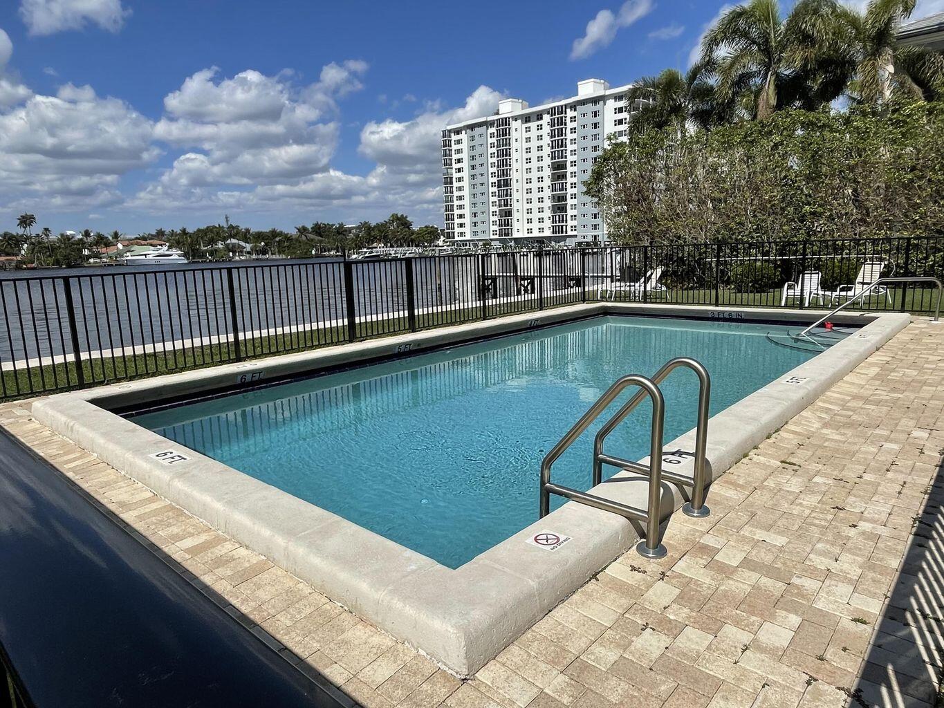 314 Venetian Drive, Unit 7 Delray Beach, FL 33483 - Photo 4 of 14 314 Tahiti Cove #7