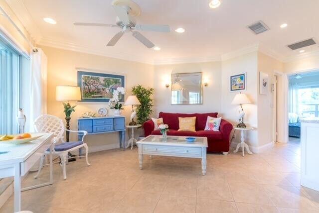 314 Venetian Drive, Unit 7 Delray Beach, FL 33483 - Photo 5 of 14 314 Tahiti Cove #7