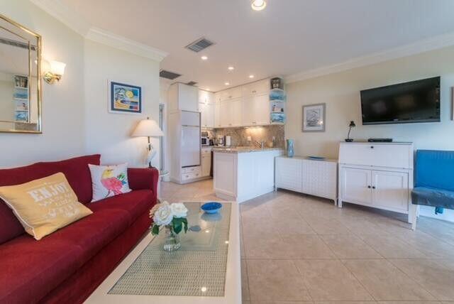 314 Venetian Drive, Unit 7 Delray Beach, FL 33483 - Photo 6 of 14 314 Tahiti Cove #7