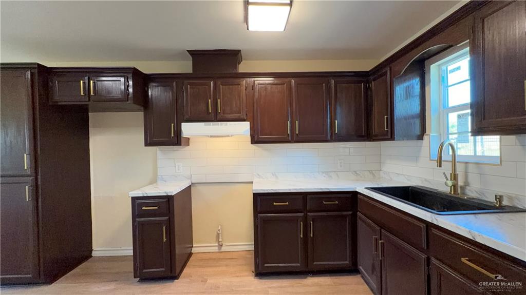 204 South Mcdaniel Street Edcouch, TX 78538 - Photo 6 of 9