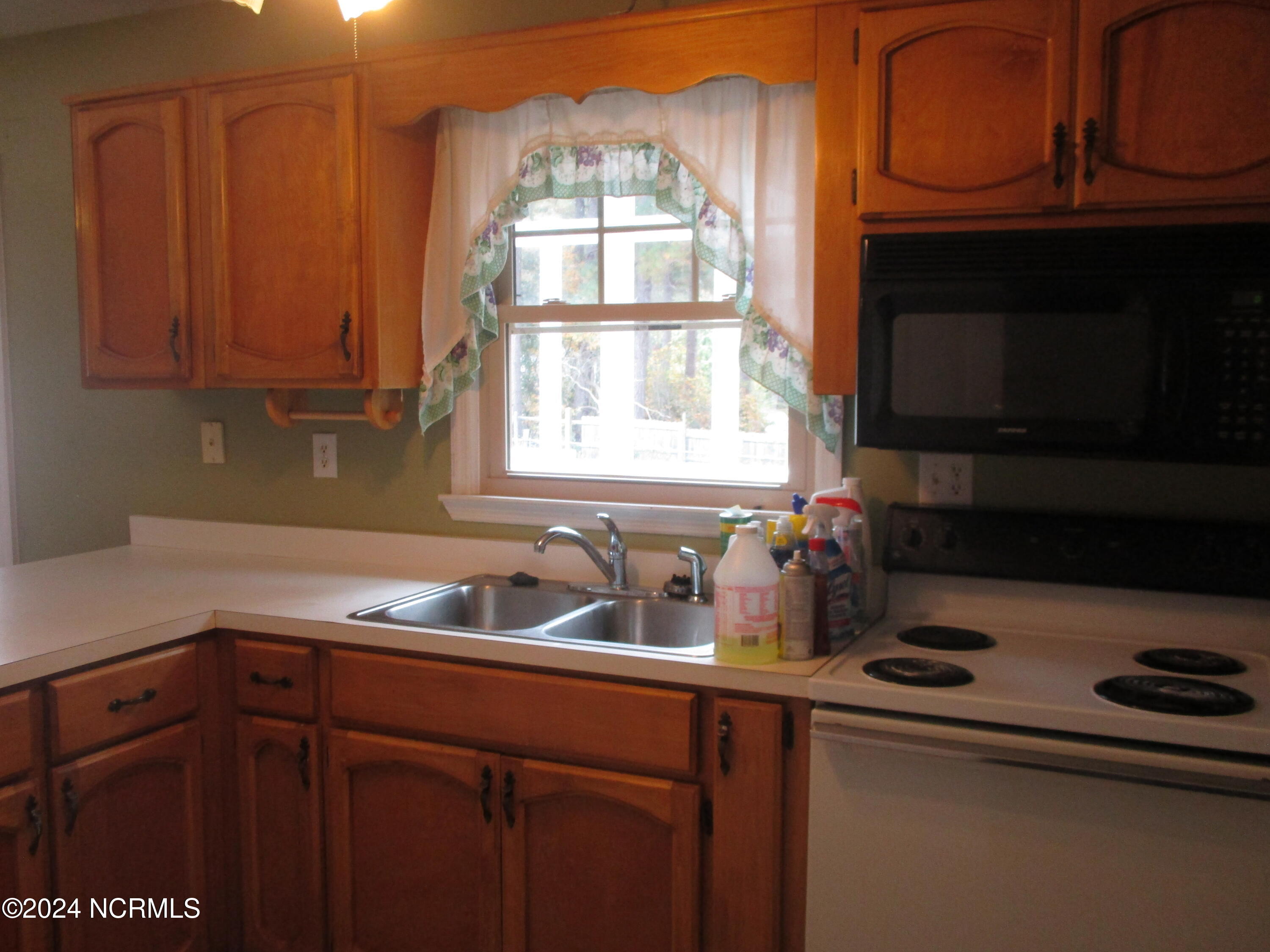 9821 Turnpike Road Laurinburg, NC 28352 - Photo 3 of 19 Kitchen