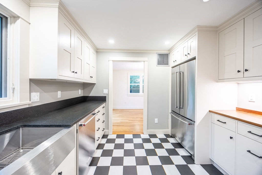 85 Woodland Road Boston, MA 02130 - Photo 5 of 35 Gallery Image 5