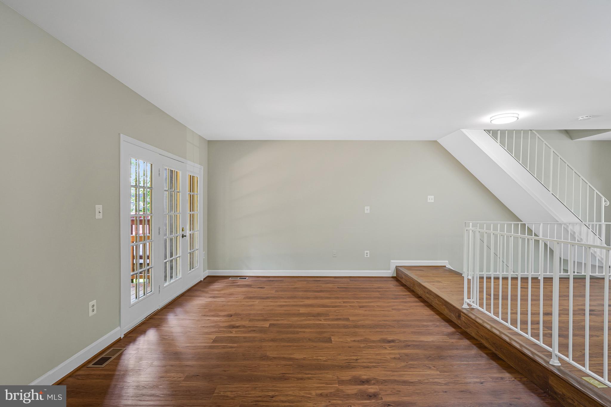 8530 Raglan Road Vienna, VA 22182 - Photo 12 of 59 Living room