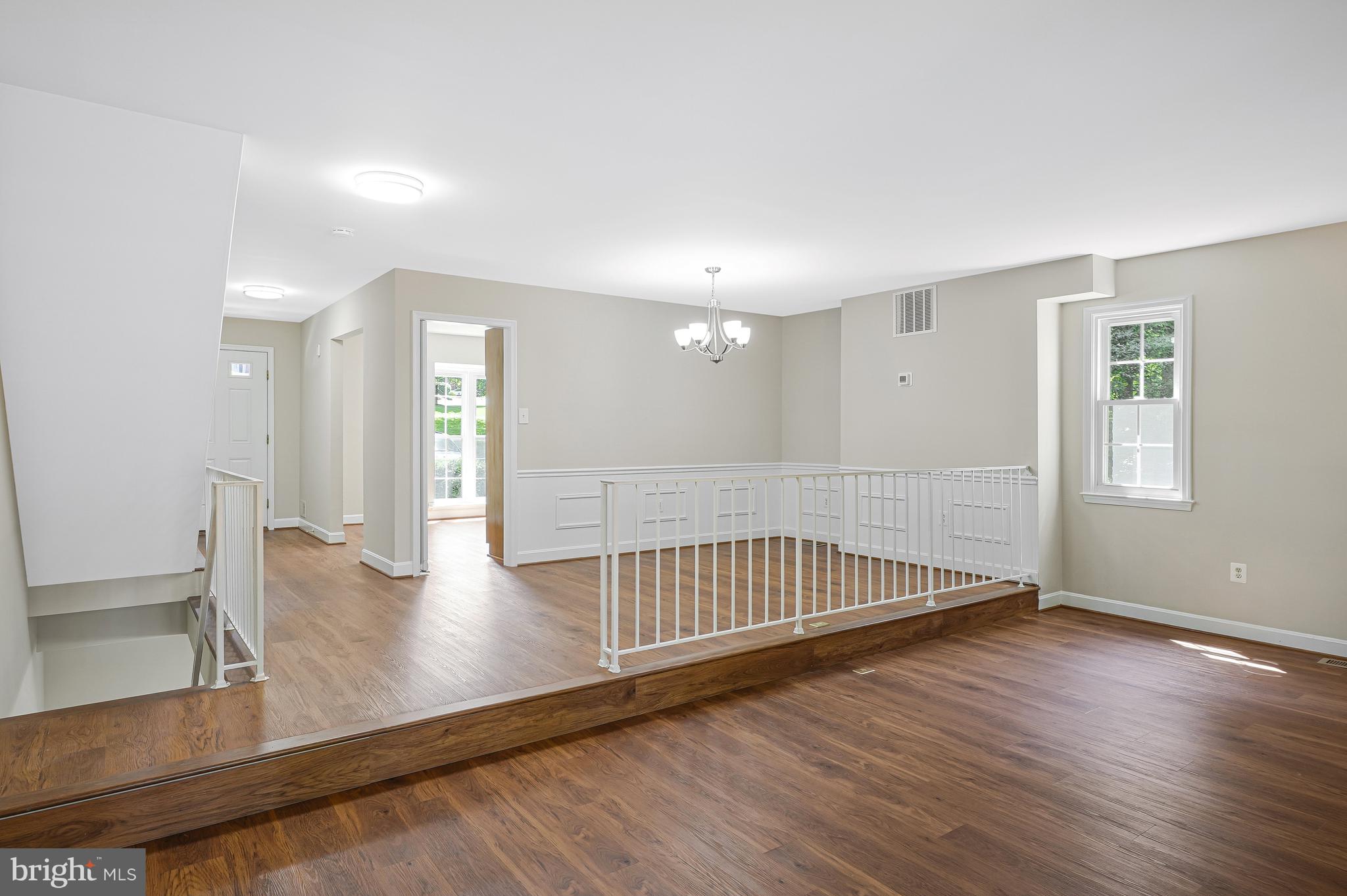 8530 Raglan Road Vienna, VA 22182 - Photo 17 of 59 Main level livng