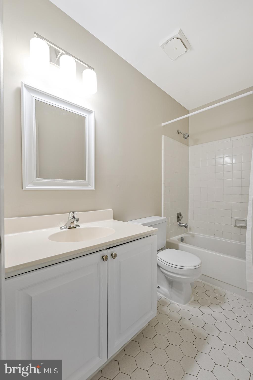 8530 Raglan Road Vienna, VA 22182 - Photo 29 of 59 Gallery Image 29
